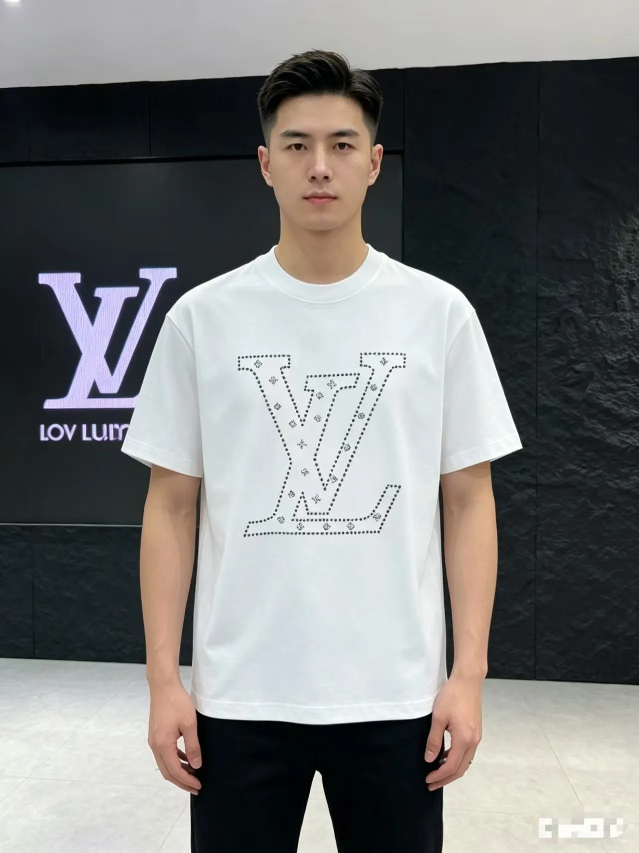 Louis Vuitton/ logo